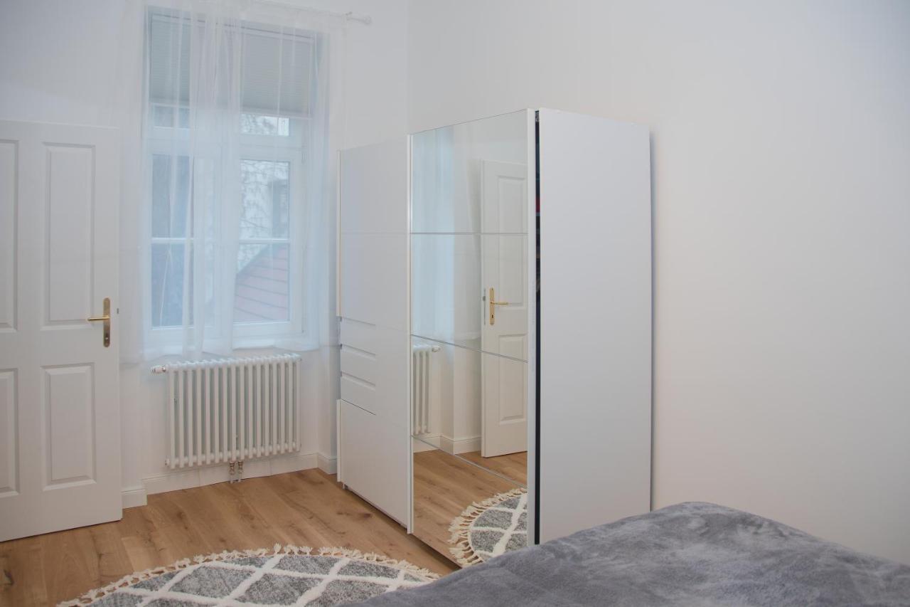 Pink Lotus Apartment Vienna Exterior photo