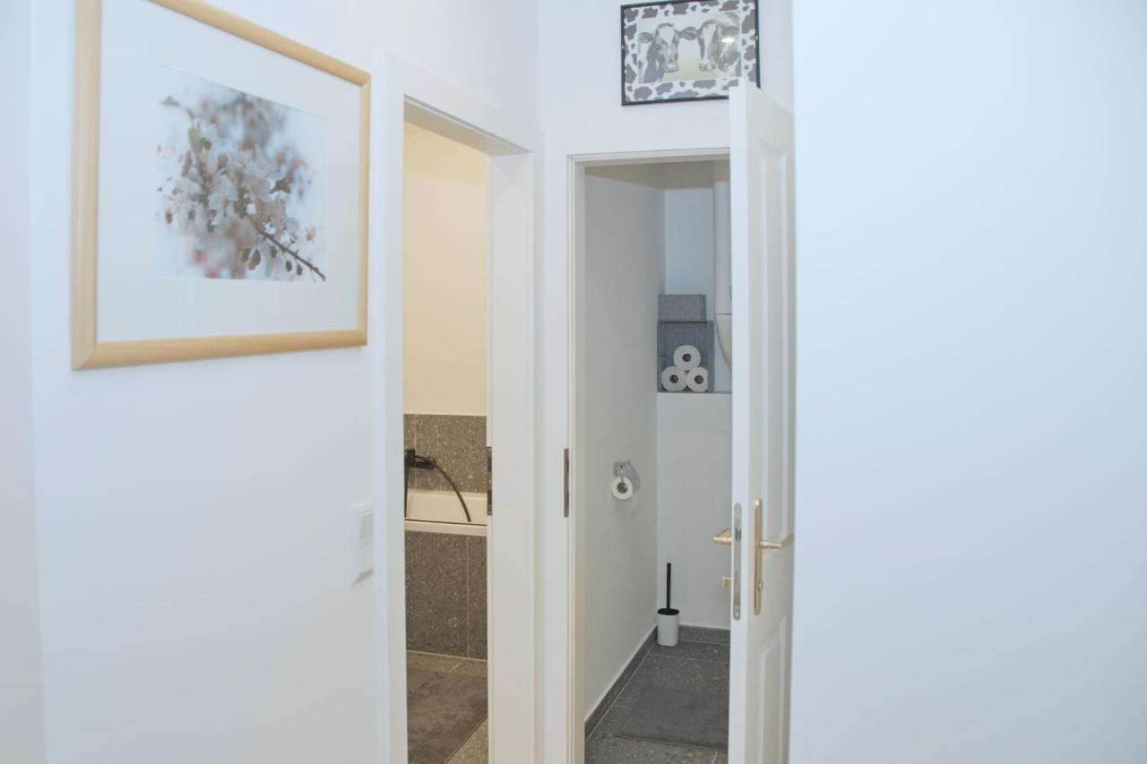 Pink Lotus Apartment Vienna Exterior photo